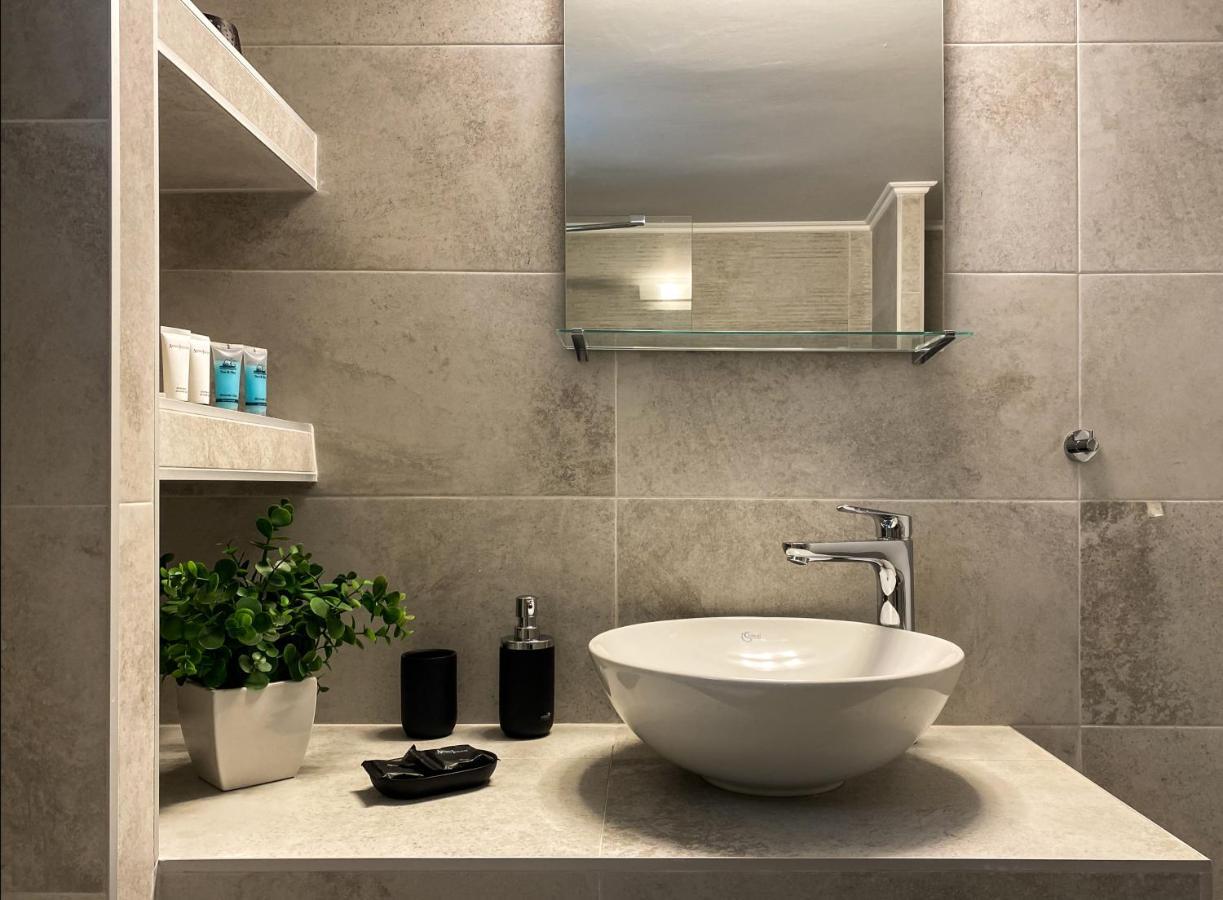 Acropolis Slow Living Apt Under The Parthenon 아테네 외부 사진